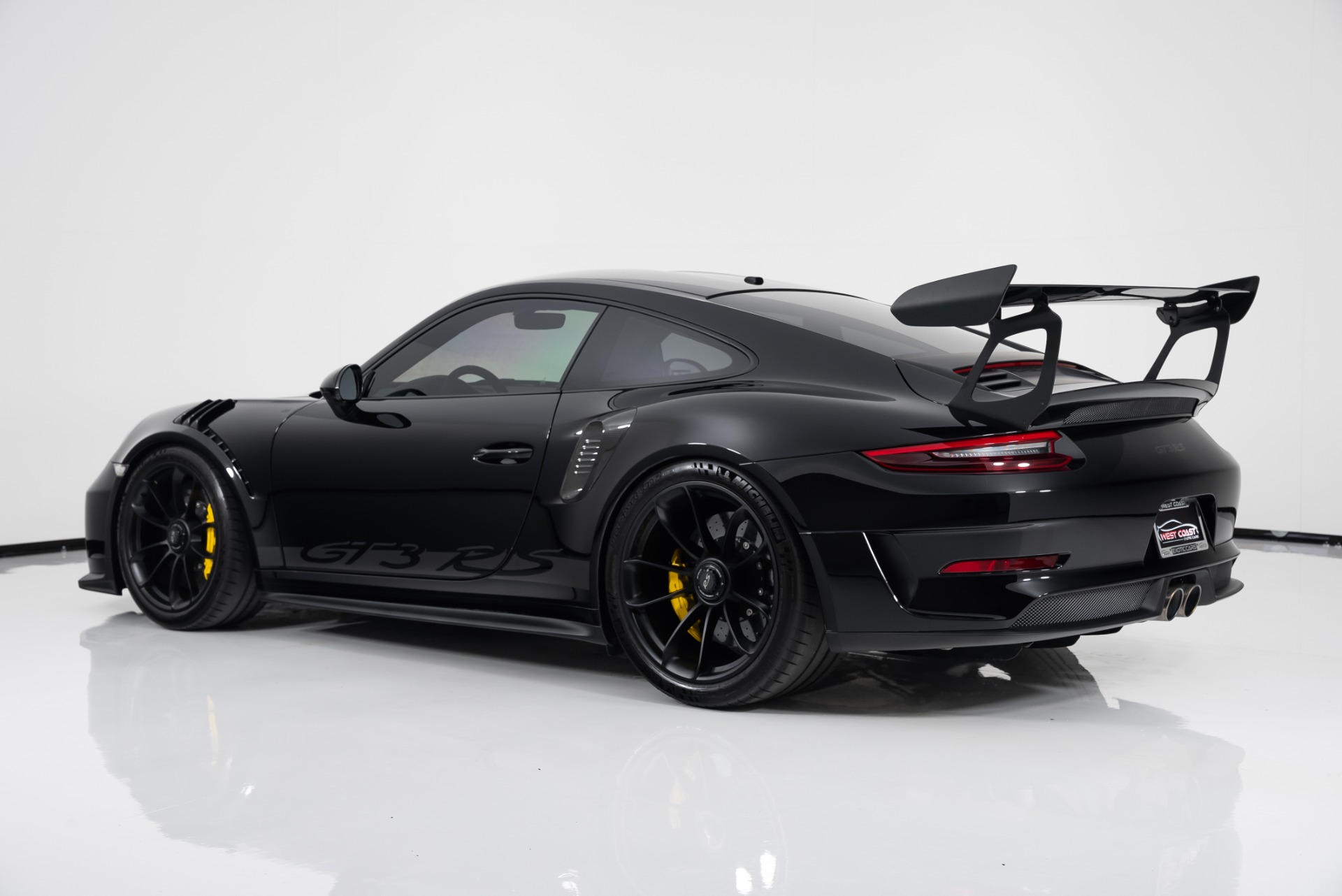 Blacked Out 2019 Porsche 911 GT3 RS Is A Lethal Weapon Begging To Be Driven